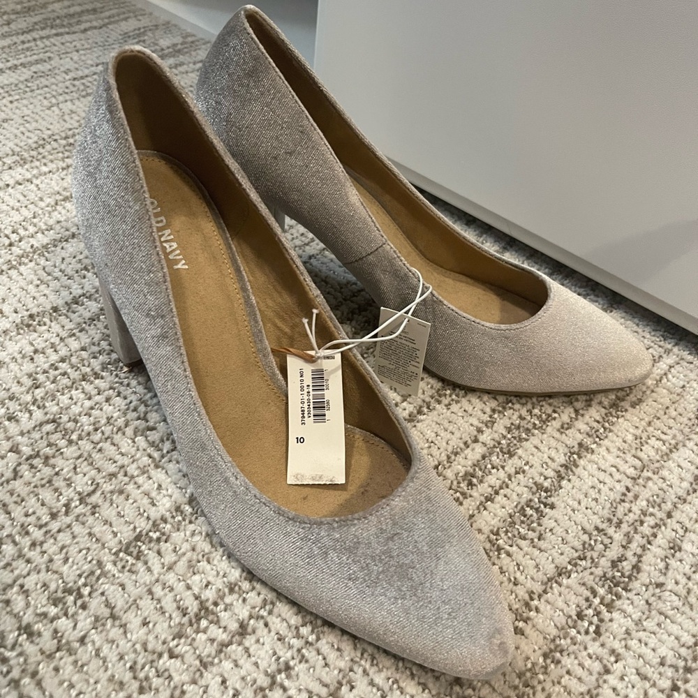 Grey velvet shoes pump